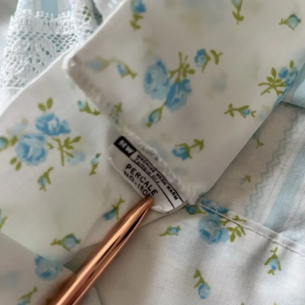 VTG 60-70s JC Penney Springmaid Blue White 2 Pillowcase Roses Lace Trim Percale